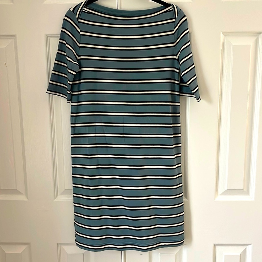 Soft and cozy short sleeve sweater dress, Lou & Grey Ann Taylor loft size XS